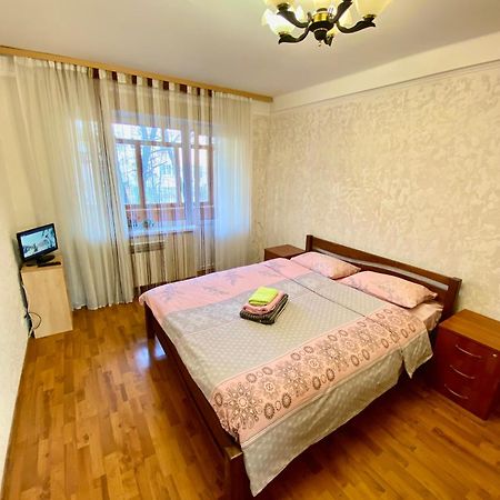 Квартира На Воскресенці, Поруч Метро Лівобережна, Інститут Серця, Мвц Kiev Exterior foto